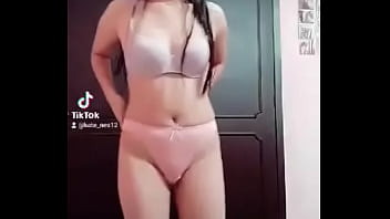 La chica del cecyt 6 bailando de nuevo para nosotros