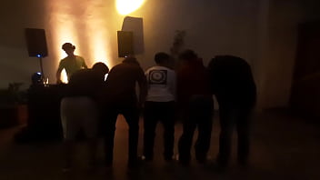 Meninos gostosos virgens rebolam a bumbum