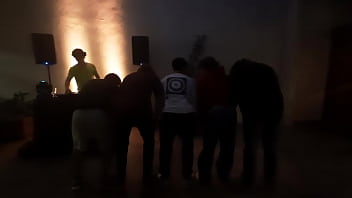 Meninos gostosos virgens rebolam a bumbum