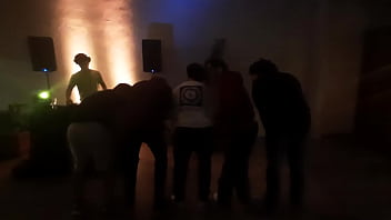 Meninos gostosos virgens rebolam a bumbum