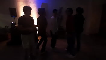 Meninos gostosos virgens rebolam a bumbum