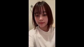 ぴっちぴちの黒スキニー履いたままおもちゃを使ってト◯レでオナニーしてたら濡れ過ぎちゃいました