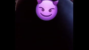 Moviendo el culito y ganas de montar