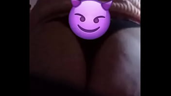 Moviendo el culito y ganas de montar