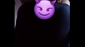 Moviendo el culito y ganas de montar