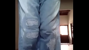 Pantalones orinados con pañal de tela y locura total con doble orgasmo