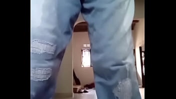 Pantalones orinados con pañal de tela y locura total con doble orgasmo