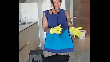 Mi jefe me pide que le chupe la polla y en mi trabajo