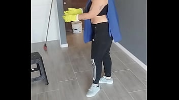 Mi jefe me pide que le chupe la polla y en mi trabajo