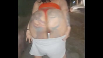 Mi jefe me pide que le chupe la polla y en mi trabajo