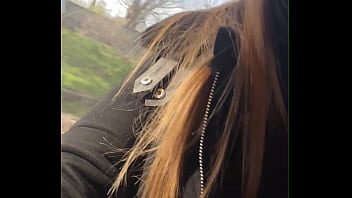 Je te montre mes seins dans le train ça te plais