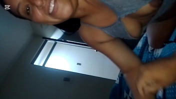 La mamá de mi mejor amiga quiere que la detonen La mamá de mi mejor amiga quiere que la detonen