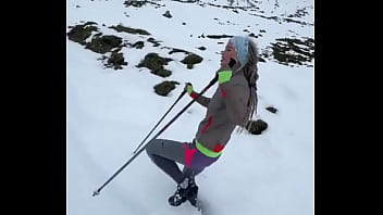 My first run in the snow ️ ️what's your favorite winter activity #firstsnow #run #wintervibes #chillyad