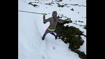 My first run in the snow ️ ️what's your favorite winter activity #firstsnow #run #wintervibes #chillyad