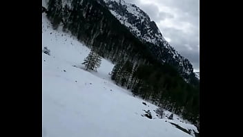 My first run in the snow ️ ️what's your favorite winter activity #firstsnow #run #wintervibes #chillyad