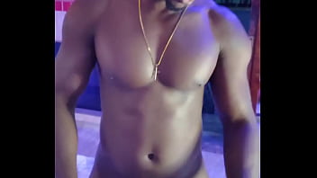 Dois bbc arrombam os buracos da gostosa rabuda