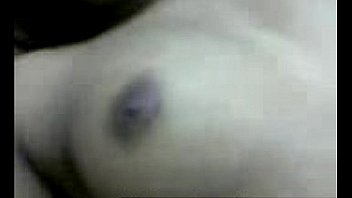 Boyfriend films nude indian chick on the bed