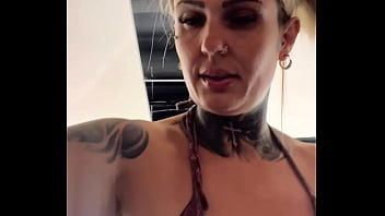 Será que sentar na rola fazendo exercícios na academia é bom