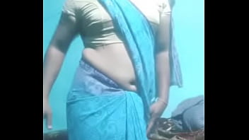 Hot Cd Bottom Navel View In Saree thumbnail