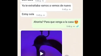 Le ayudo a probarse unos vestidos y la grabo