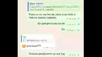 Le ayudo a probarse unos vestidos y la grabo