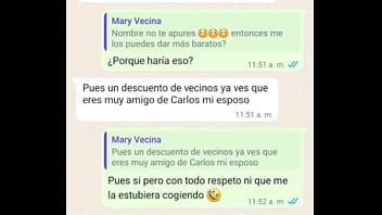 Le ayudo a probarse unos vestidos y la grabo