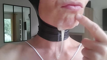Ca c'est une vrai éjac faciale avec du bon sperme bien épais qui sort d'une