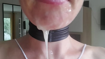 Ca c'est une vrai éjac faciale avec du bon sperme bien épais qui sort d'une