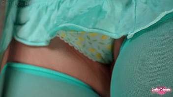 Warning this pervert penetrates girls on the bus from behind