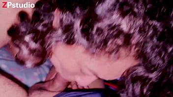 Mi vecina putita frida me chupa la verga y me corro dentro de ella