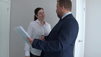 Estate agent mrporkpie lets tenant have the house with no deposit Estate agent mrporkpie lets tenant have the house with no deposit
