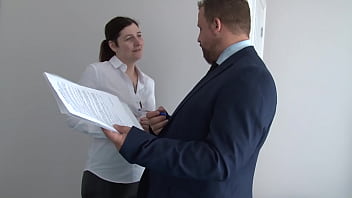 Estate agent mrporkpie lets tenant have the house with no deposit