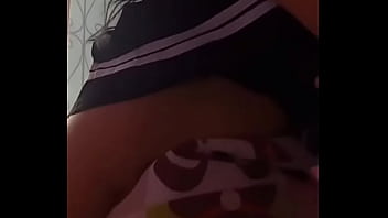 Linda flaquita le gusta cabalgar bien rico y se calienta mucho