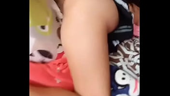 Linda flaquita le gusta cabalgar bien rico y se calienta mucho