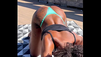 Eu só me alongando e ele já cheio de más intenções imaginando mil coisas