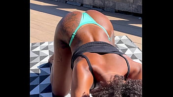 Eu só me alongando e ele já cheio de más intenções imaginando mil coisas