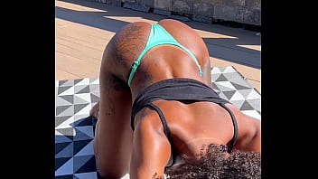 Eu só me alongando e ele já cheio de más intenções imaginando mil coisas