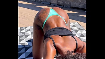 Eu só me alongando e ele já cheio de más intenções imaginando mil coisas