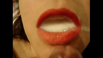 A la tigresa le encanta la leche