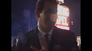 Slut shakes an old cock in a tight gap to a bright orgasm