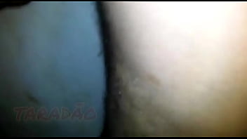 Machucando o cu com força