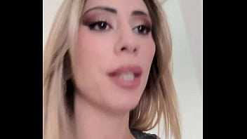 Hello la team nouvelle vidéo nouveau prank cette fois ci je piège un