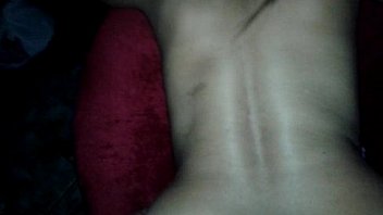 Metendo no cuzinho e gozando na bundona