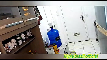 Minha cunhada veio em casa faser uma faxina ela pediu para me comer o vi dela