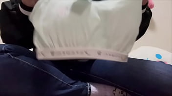 好きなヨガトレーナーのもっこりしたおちんこを見ながらヨガしてたらムラムラが止まらず、トイレでオナニーしちゃう女子大生。 好きなヨガトレーナーのもっこりしたおちんこを見ながらヨガしてたらムラムラが止まらず、トイレでオナニーしちゃう女子大生。