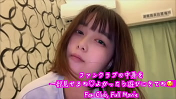 好きなヨガトレーナーのもっこりしたおちんこを見ながらヨガしてたらムラムラが止まらず、トイレでオナニーしちゃう女子大生。