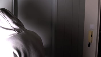 Witnessing my girlfriend's passionate encounter with a stranger