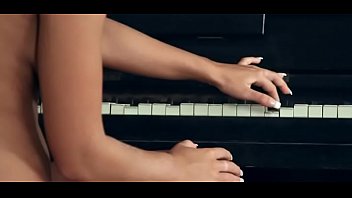 Solo gal rubs cum hole thoroughly