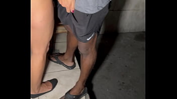 Drive in 5 dessa vez teve um negão dotado bbc que meteu no meu cuzinho e pra finalizar fizeram um belo bukake com muito leitinho na minha boca