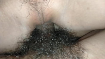 แหกหีสาวสวยเอาควยเย็ดจนแตกใน